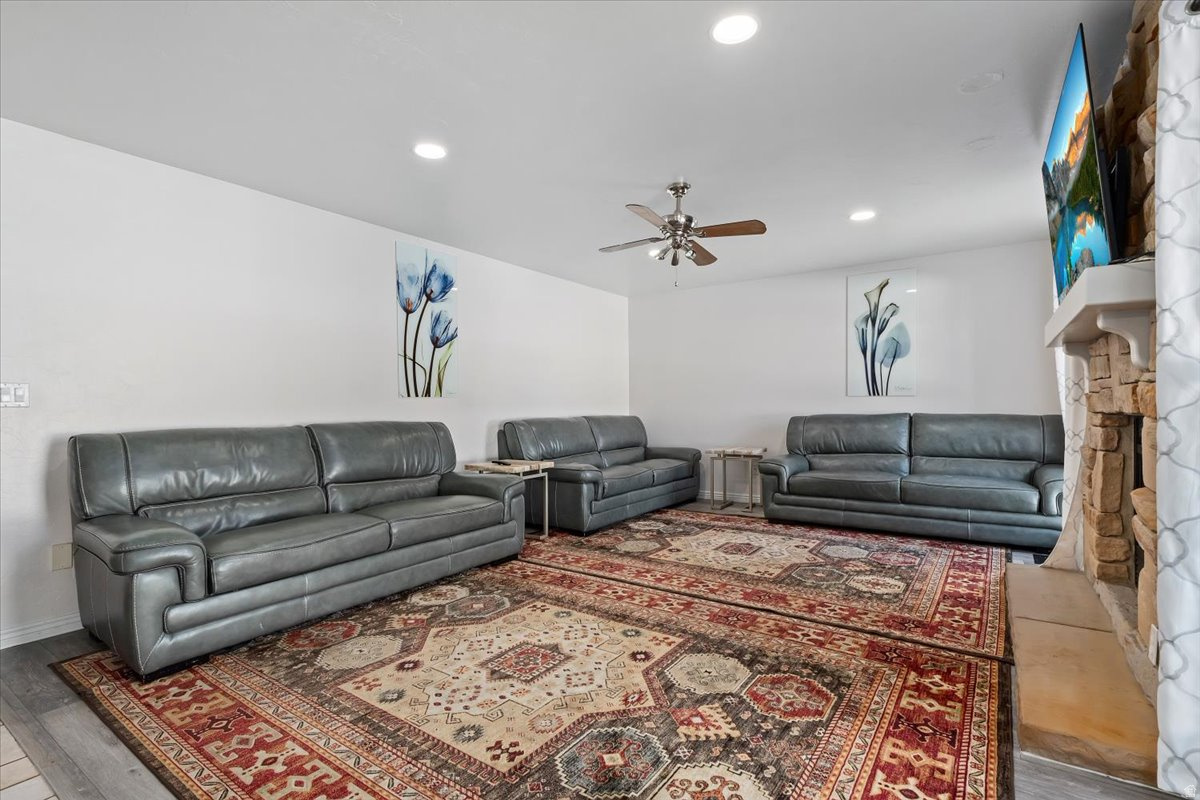 MEADOWS AT HIDDEN CO - Residential