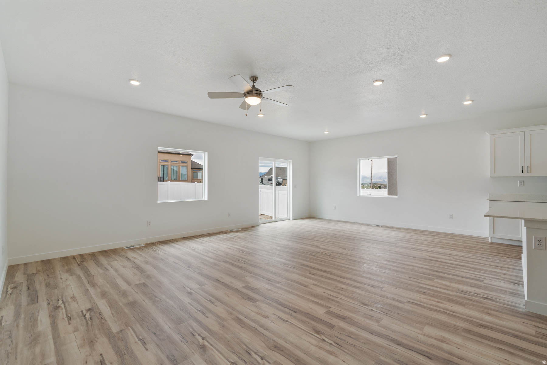 DESERT EDGE - Residential
