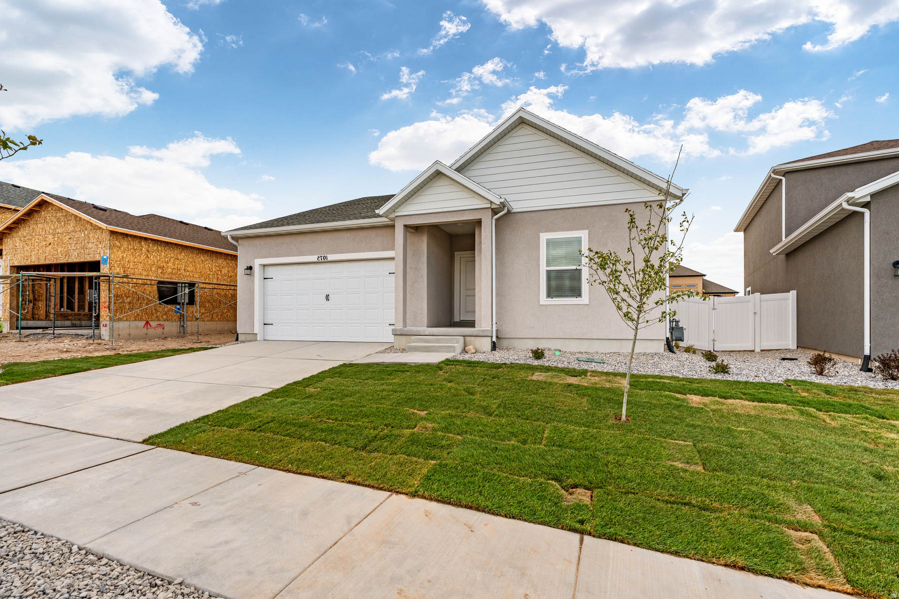 DESERT EDGE - Residential