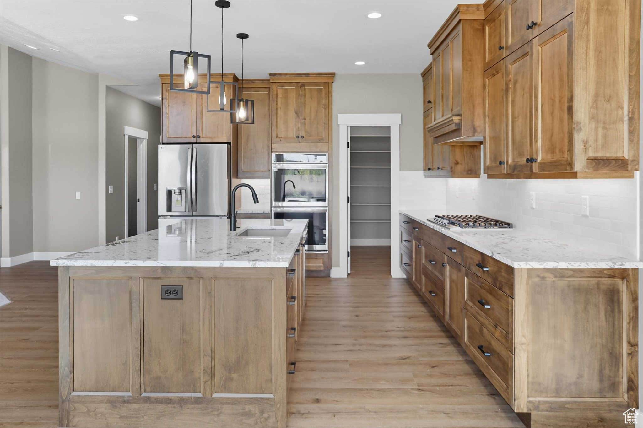 MOUNTAIN SIDE - Residential