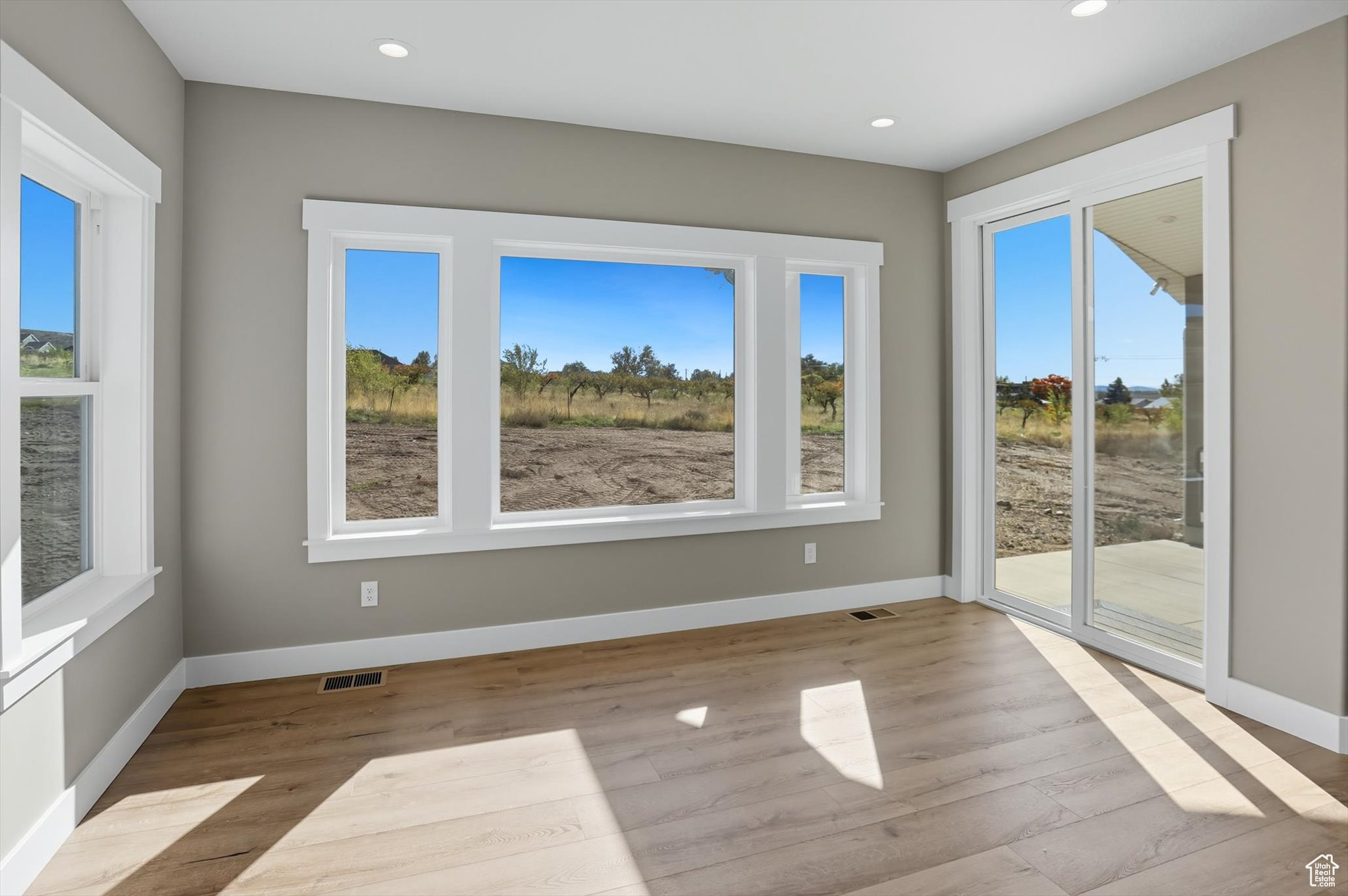 MOUNTAIN SIDE - Residential