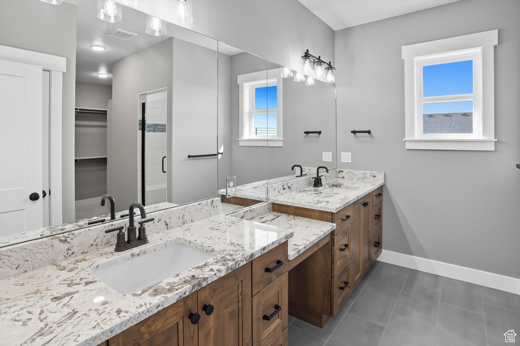 MOUNTAIN SIDE - Residential