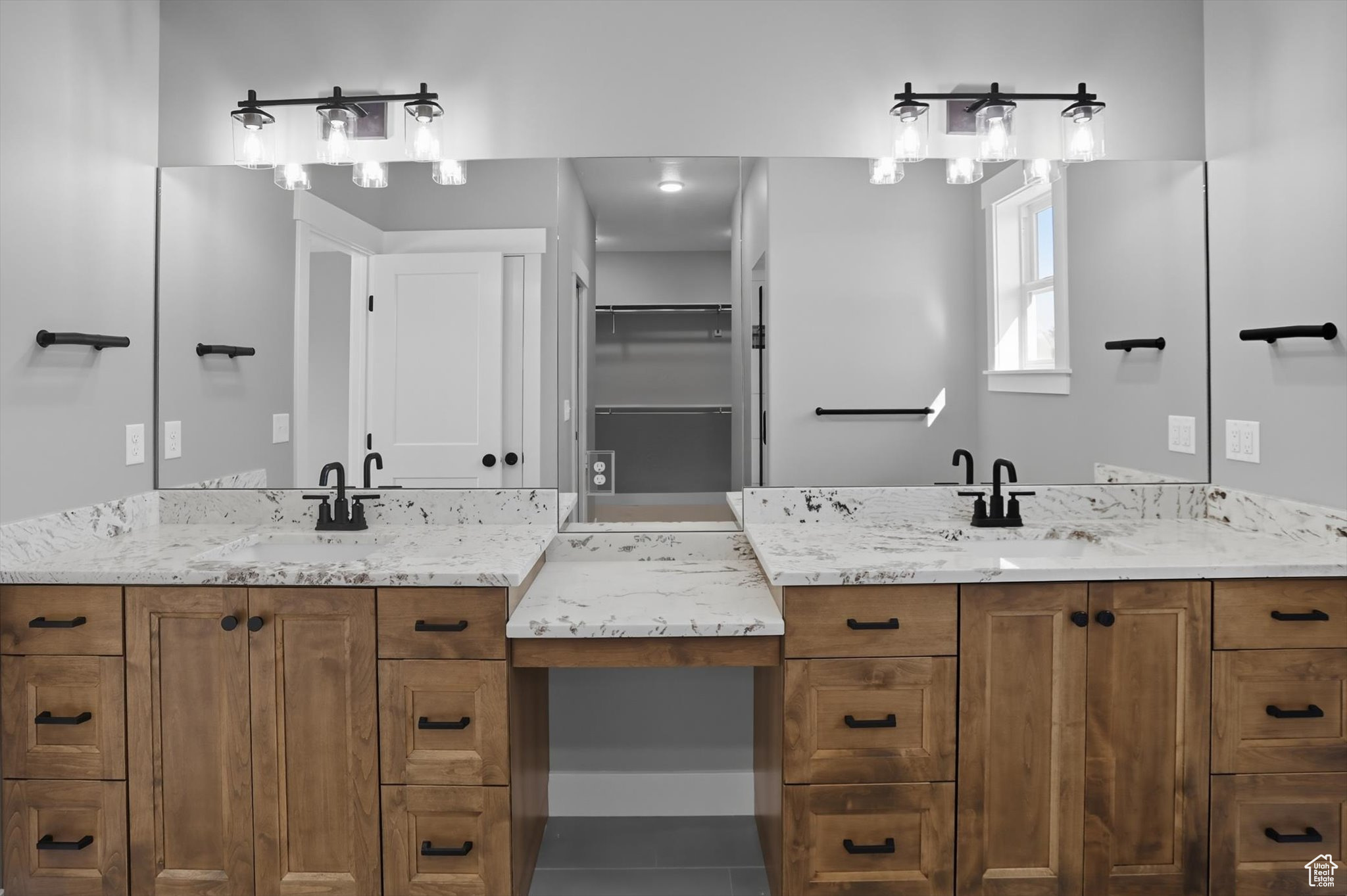 MOUNTAIN SIDE - Residential