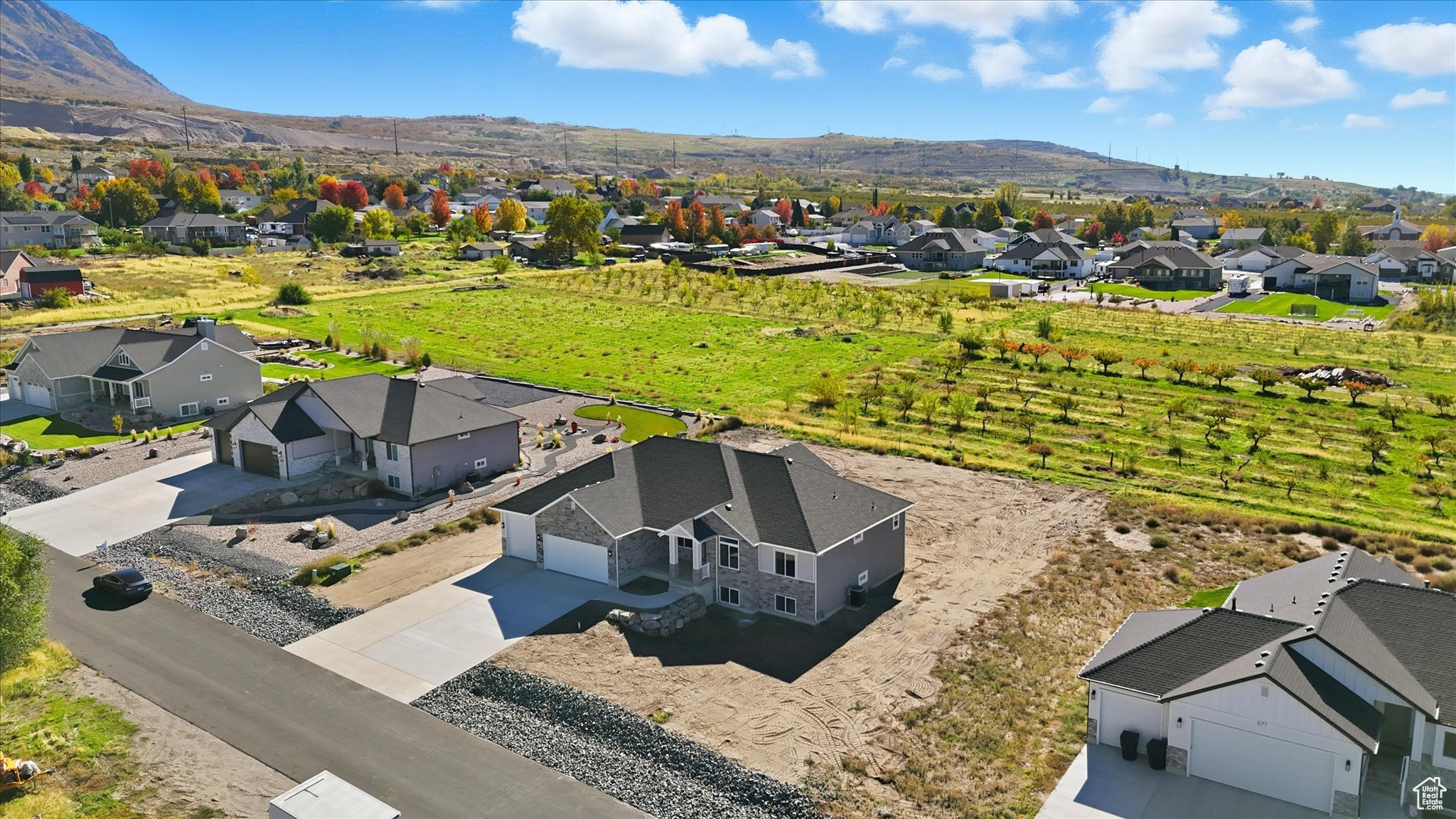MOUNTAIN SIDE - Residential