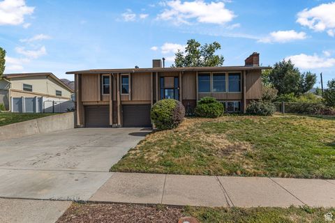 Photo of 272 N PIN OAK LN, Kaysville, UT 84037 (MLS # 2114306)