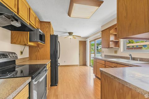 Tiny photo for 272 N PIN OAK LN, Kaysville, UT 84037 (MLS # 2114306)