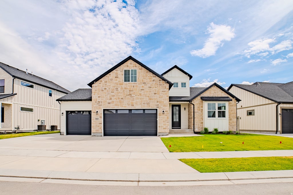 Photo of 253 S COTTONWOOD RD #7504, Vineyard, UT 84059 (MLS # 2183310)