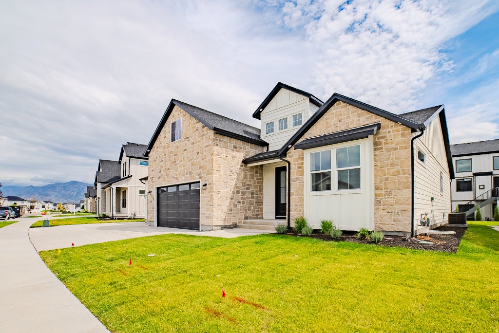 Photo of 253 S COTTONWOOD RD #7504, Vineyard, UT 84059 (MLS # 2183310)