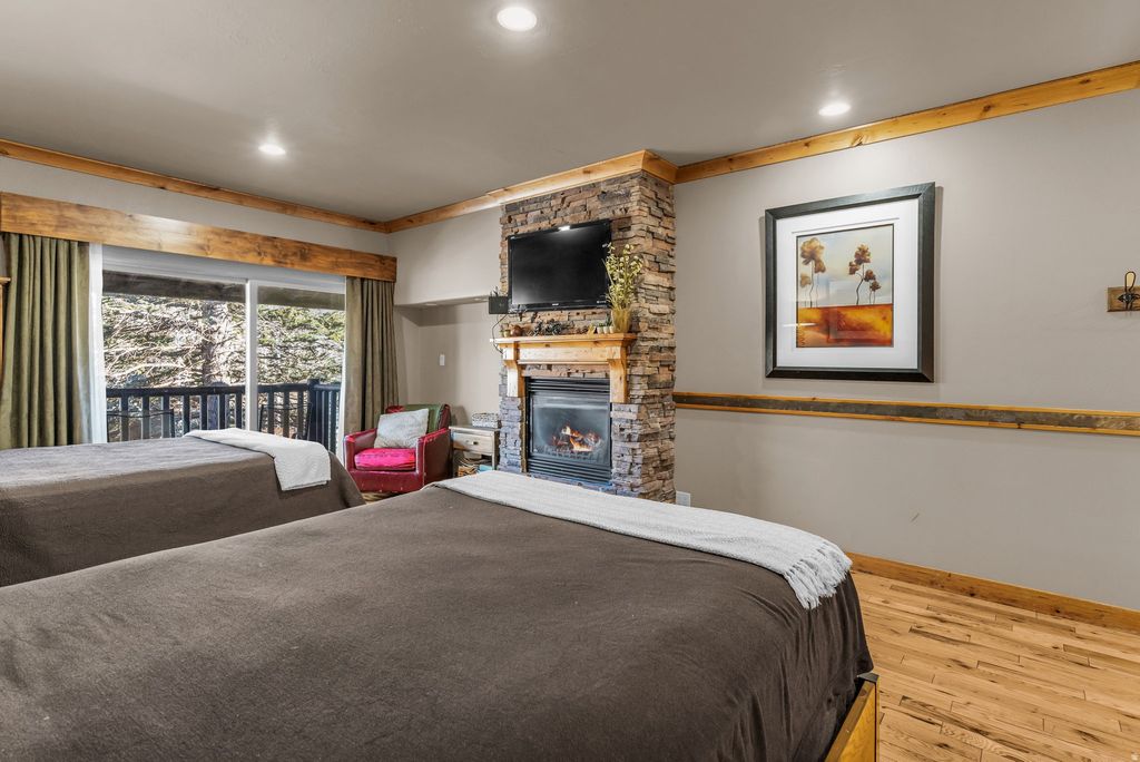 Photo of 2325 SIDEWINDER DR #823, Park City, UT 84060 (MLS # 2136371)