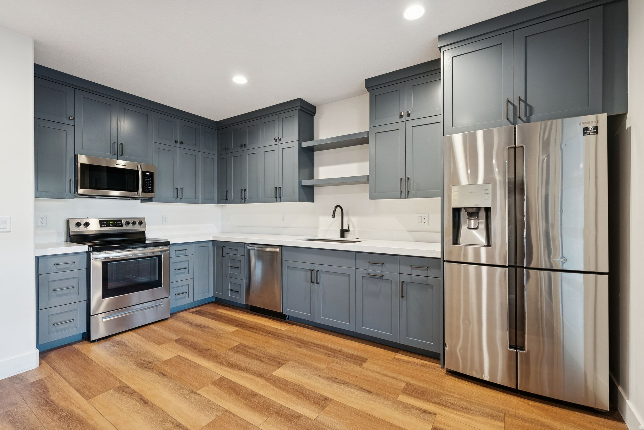 LAKE VIEW ESTATES - Residential