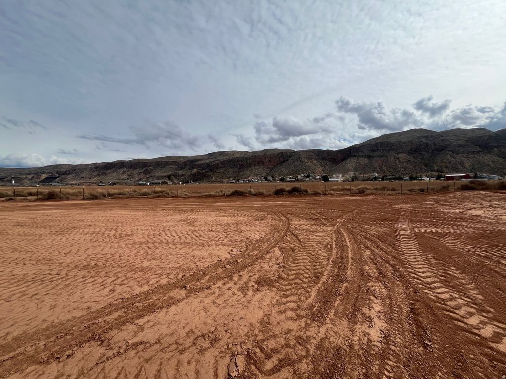 Photo of 1915 S 920 W #39, Hurricane, UT 84737 (MLS # 2136944)