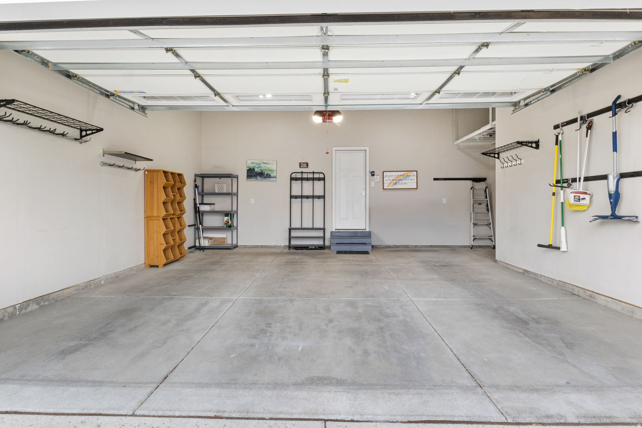 HAMPTONS - Residential Income