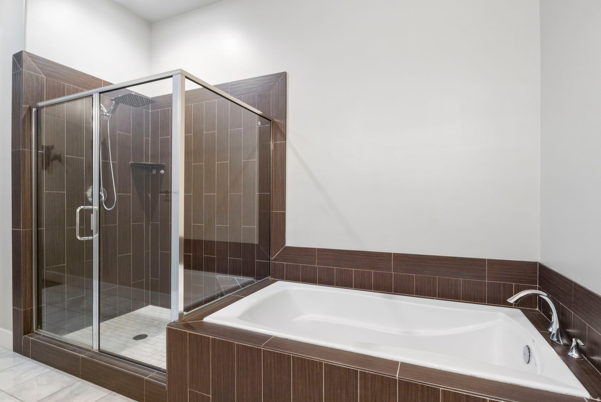 HAMPTONS - Residential Income