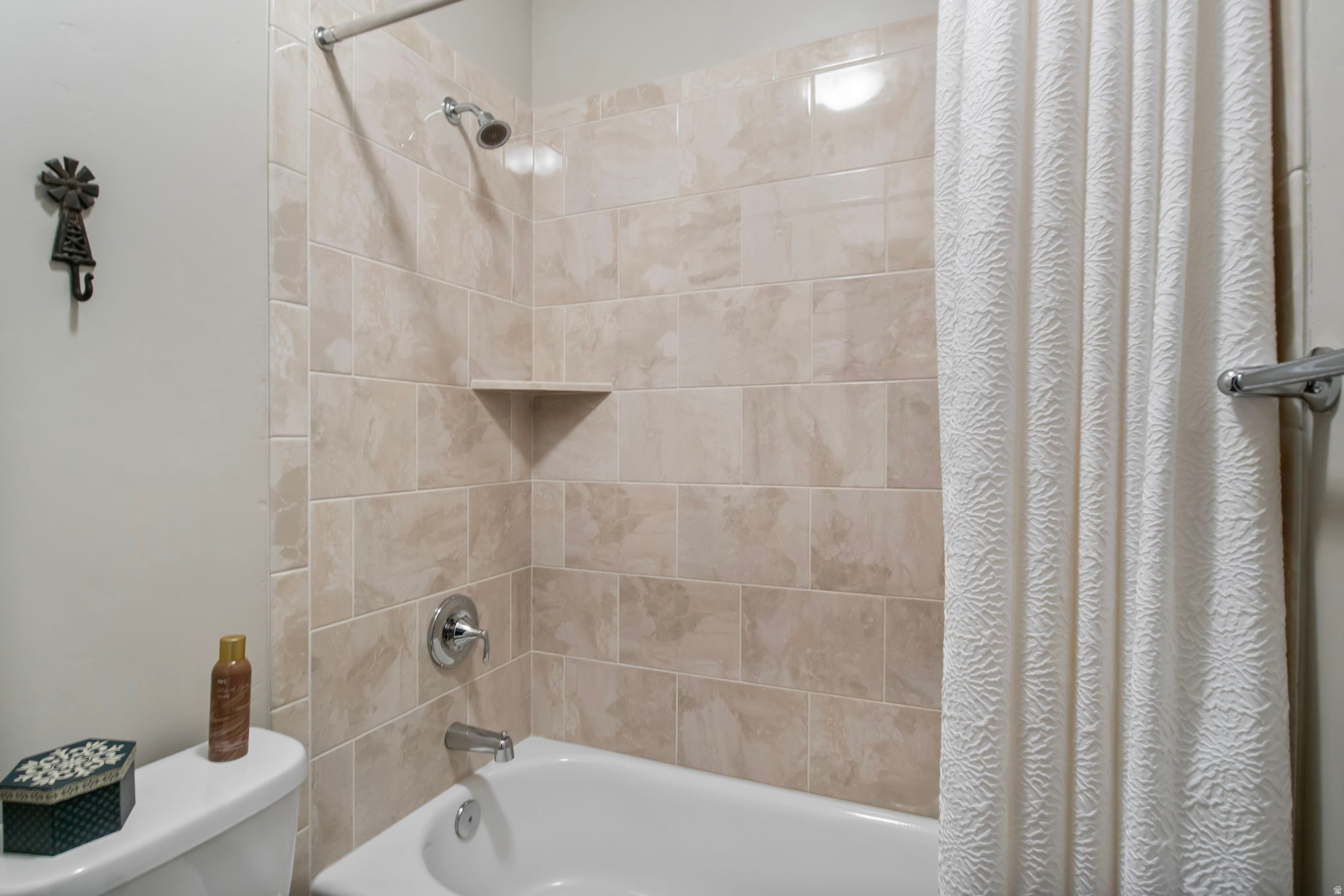 HAMPTONS - Residential Income