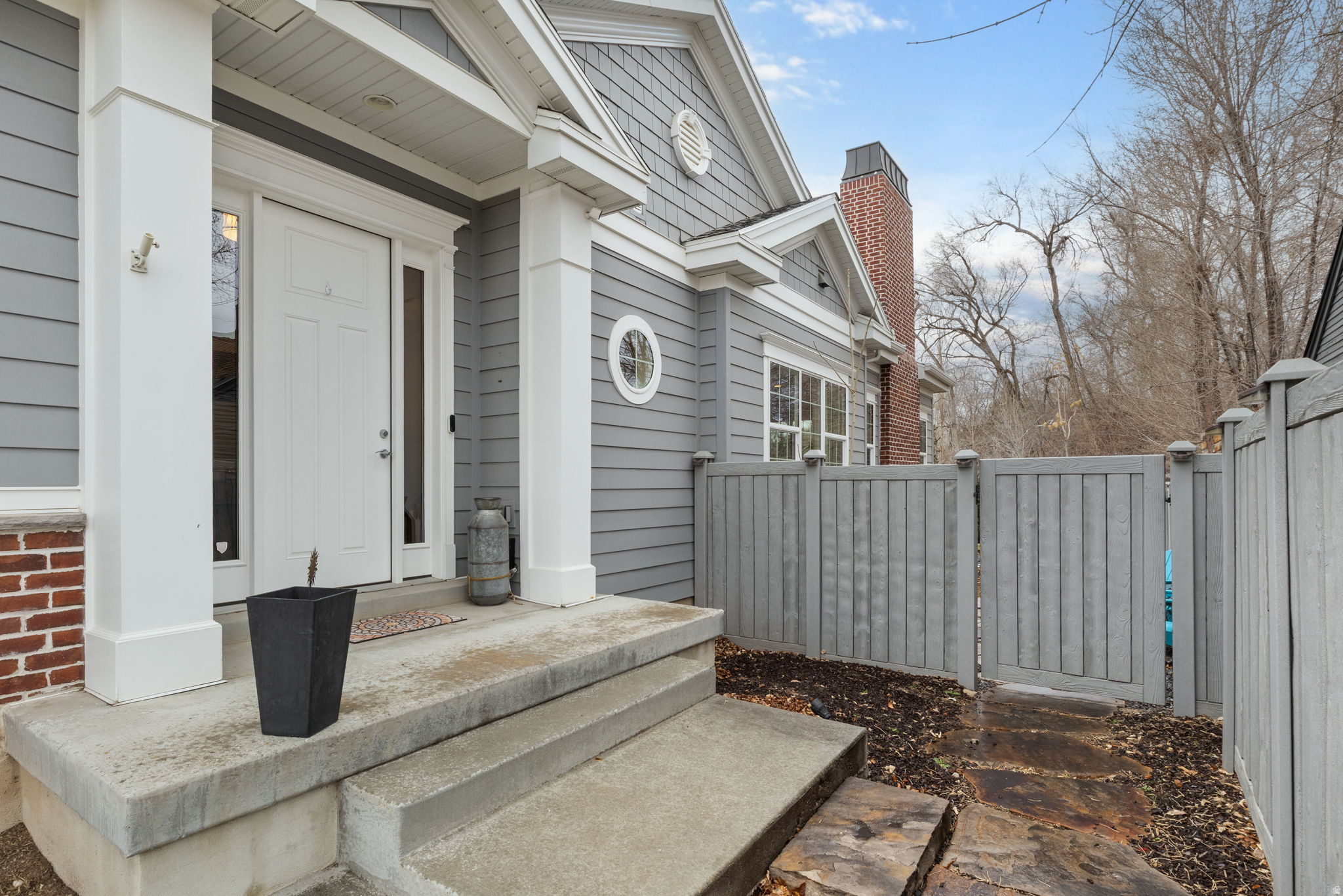 HAMPTONS - Residential Income