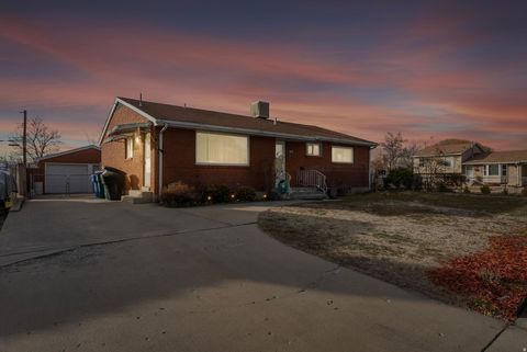 Photo of 912 S 100 E, Orem, UT 84058 (MLS # 2138082)
