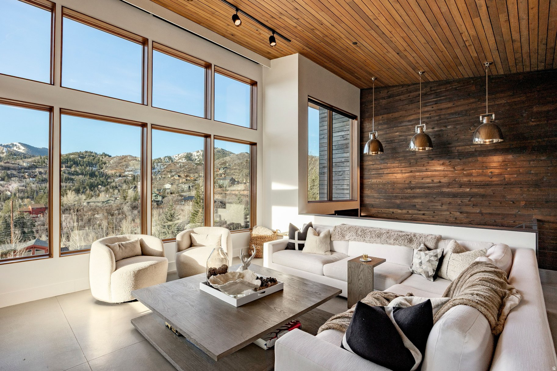 PINEBROOK - Residential