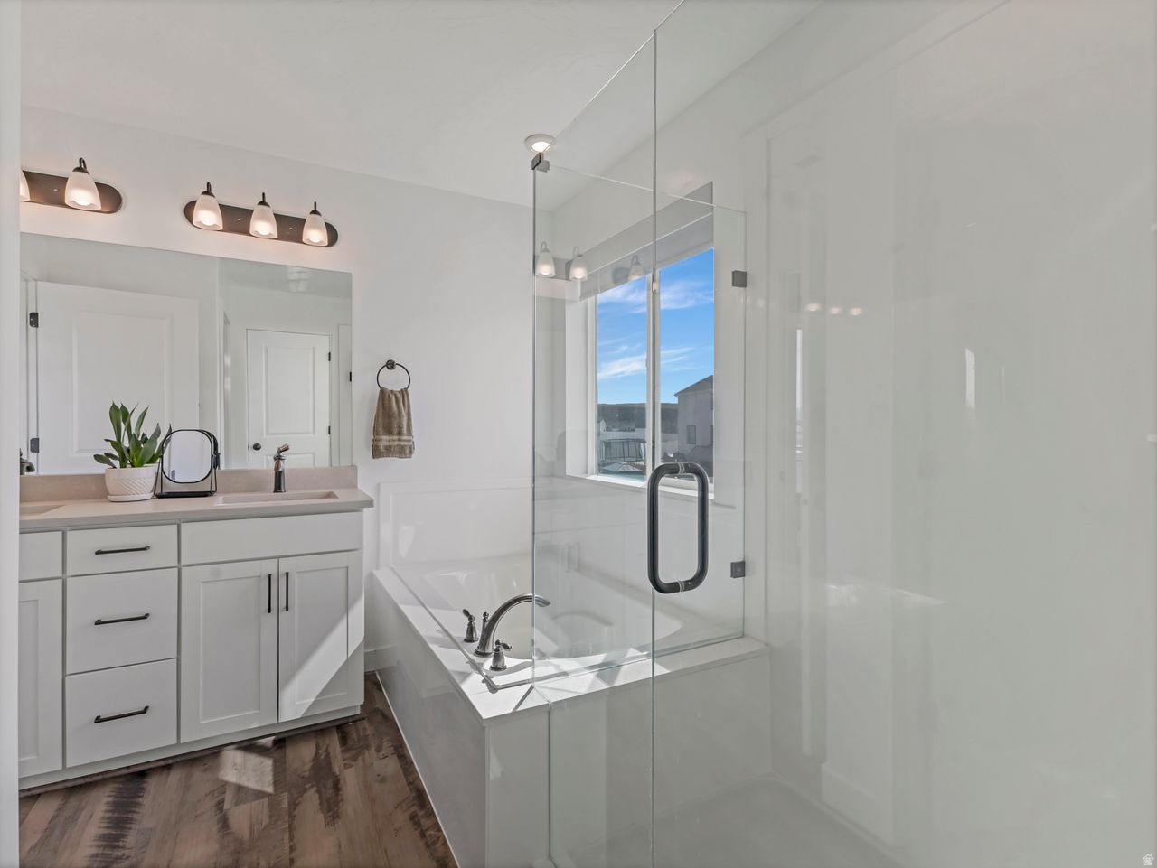 WOOD HOLLOW ESTATES - Residential