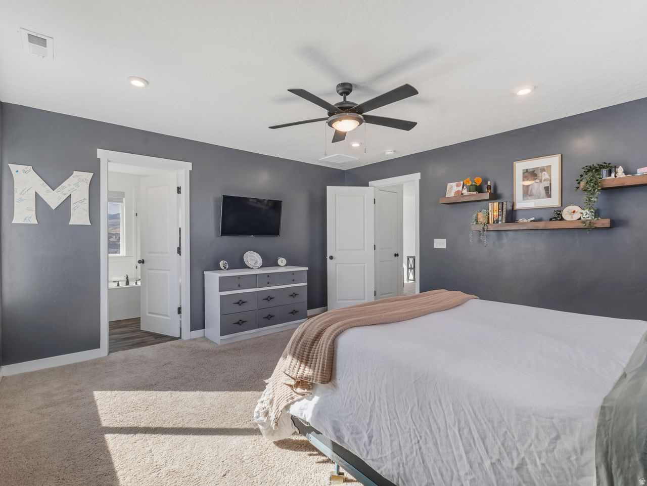 WOOD HOLLOW ESTATES - Residential