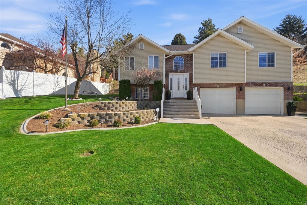 Photo of 1131 E LAMPLIGHTER DR, River Heights, UT 84321 (MLS # 2145100)