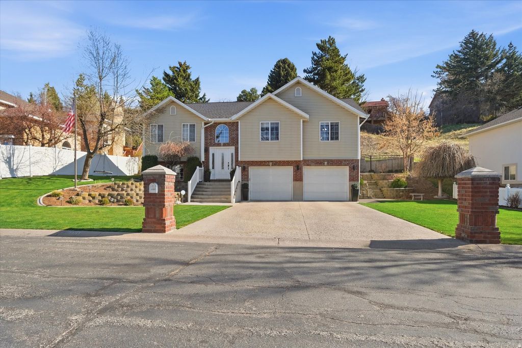 Photo of 1131 E LAMPLIGHTER DR, River Heights, UT 84321 (MLS # 2145100)