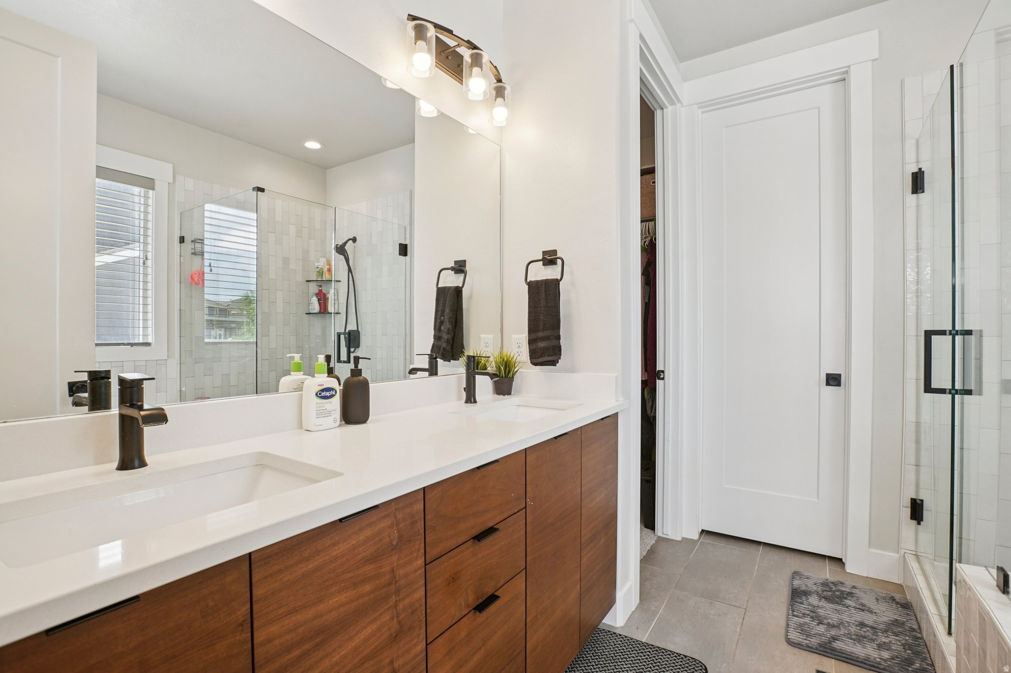 JORDAN - Residential