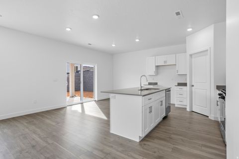 Tiny photo for 1513 S SINAWAVA DR #4140, Washington, UT 84780 (MLS # 2135382)