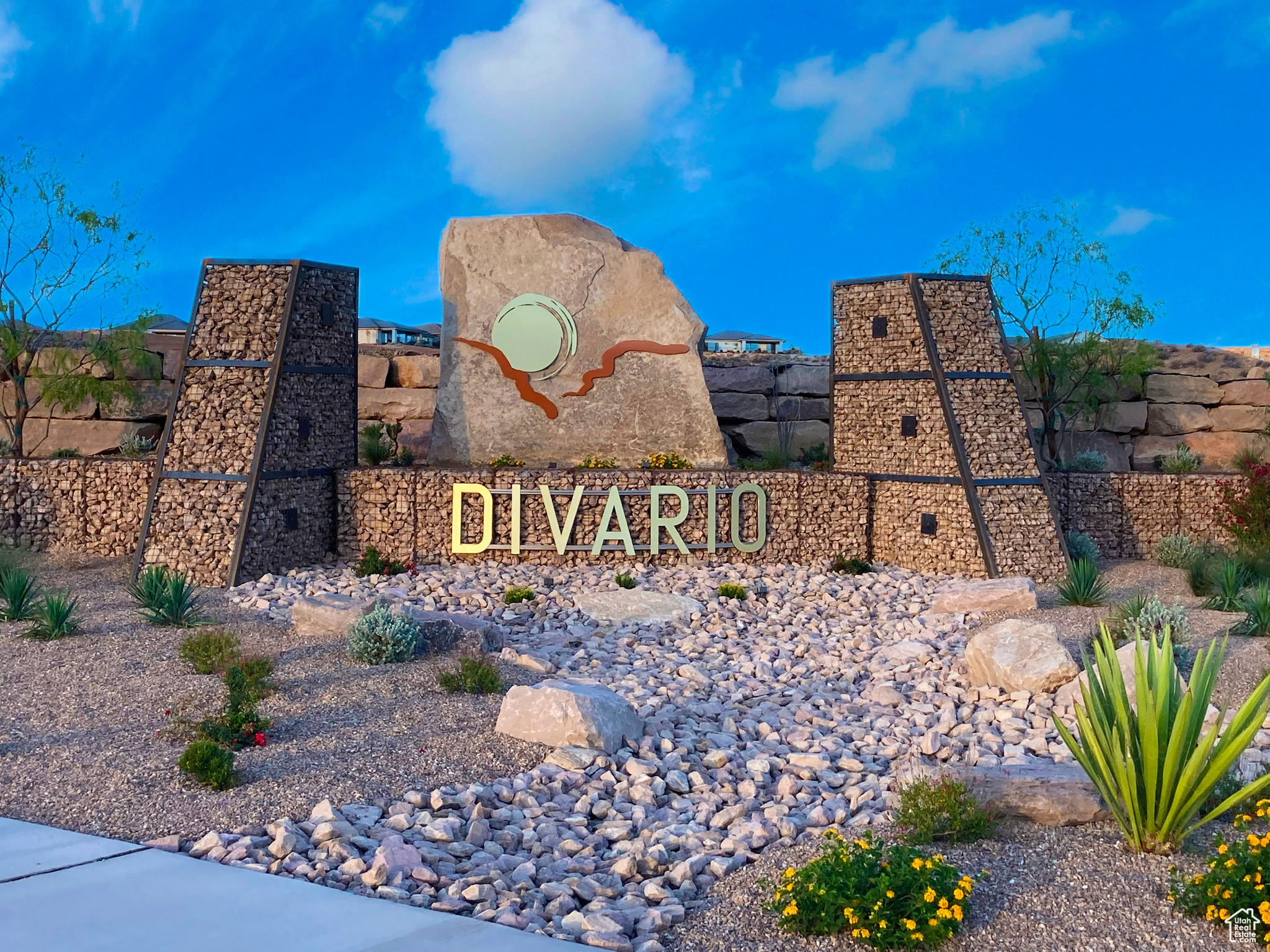 CECITA CREST IN DIVARIO - Land