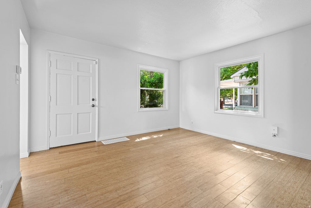 Photo of 1986 S RICHARDS ST, Salt Lake City, UT 84115 (MLS # 2176991)