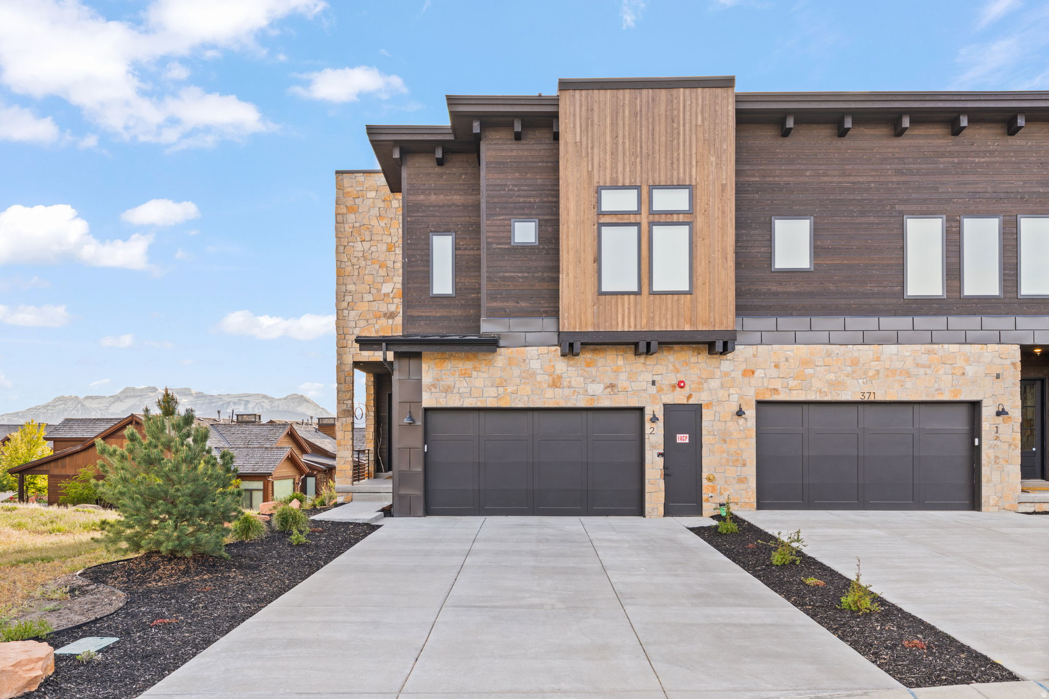 RED LEDGES - Residential