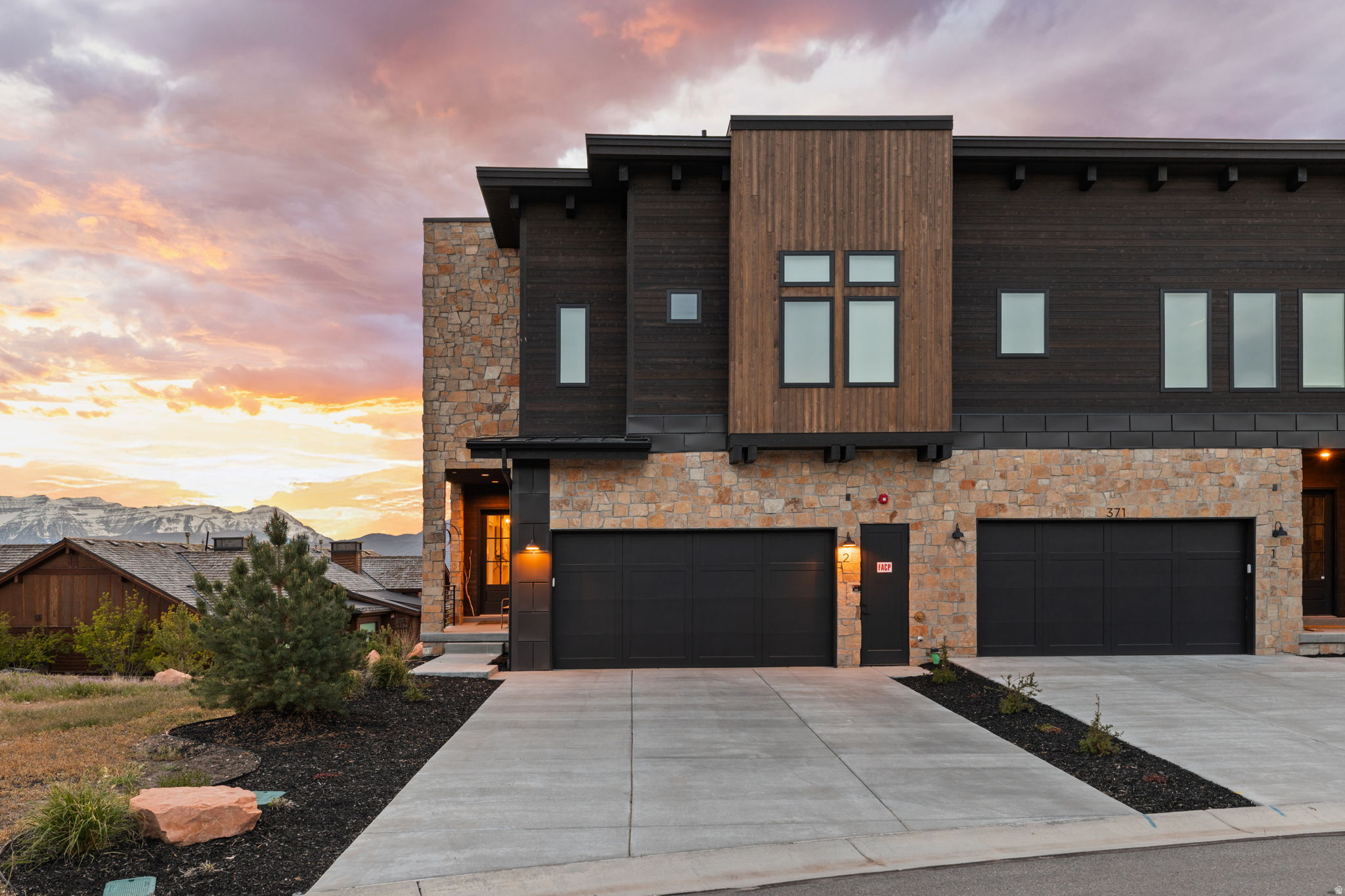 RED LEDGES - Residential
