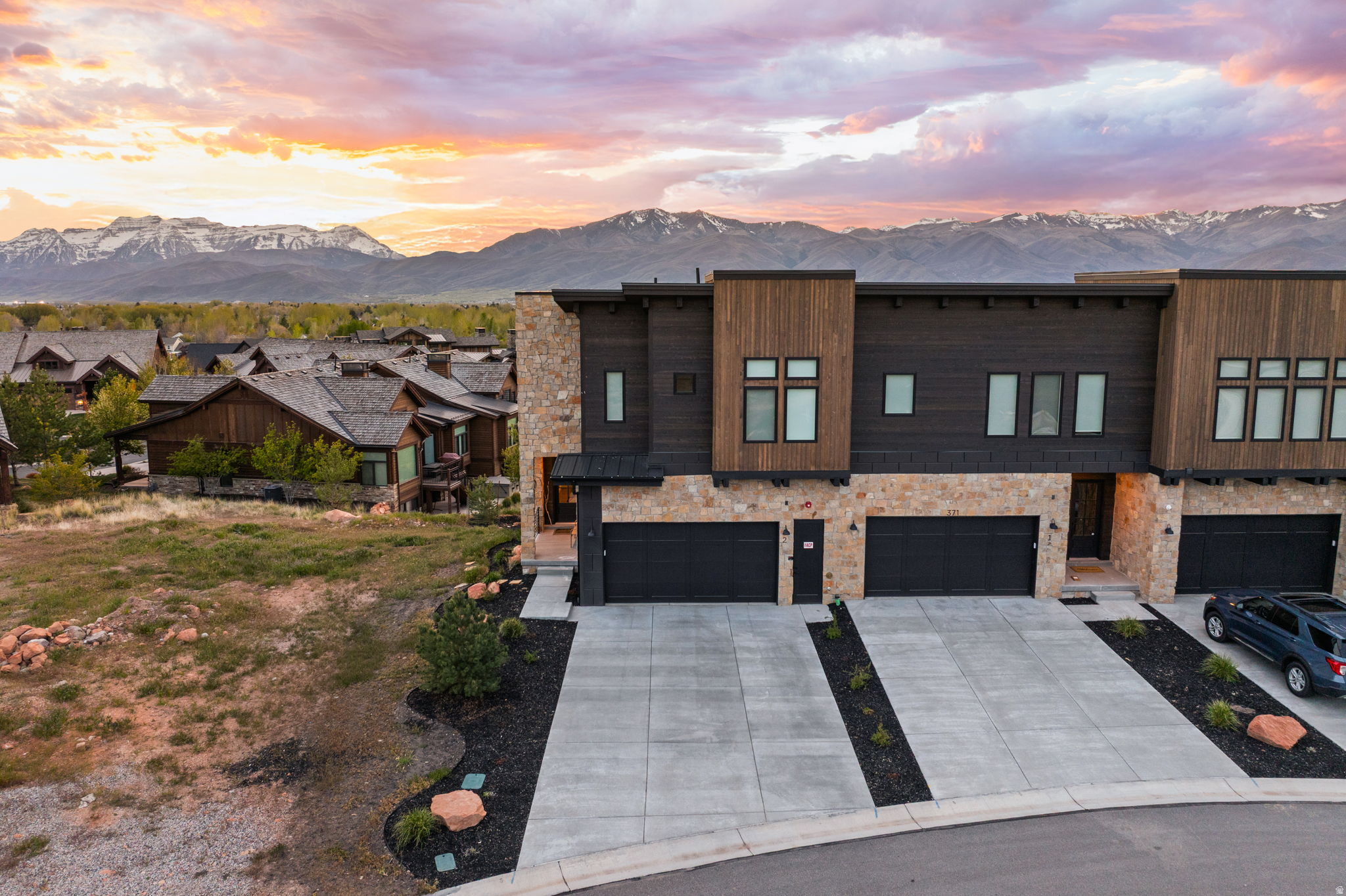 RED LEDGES - Residential