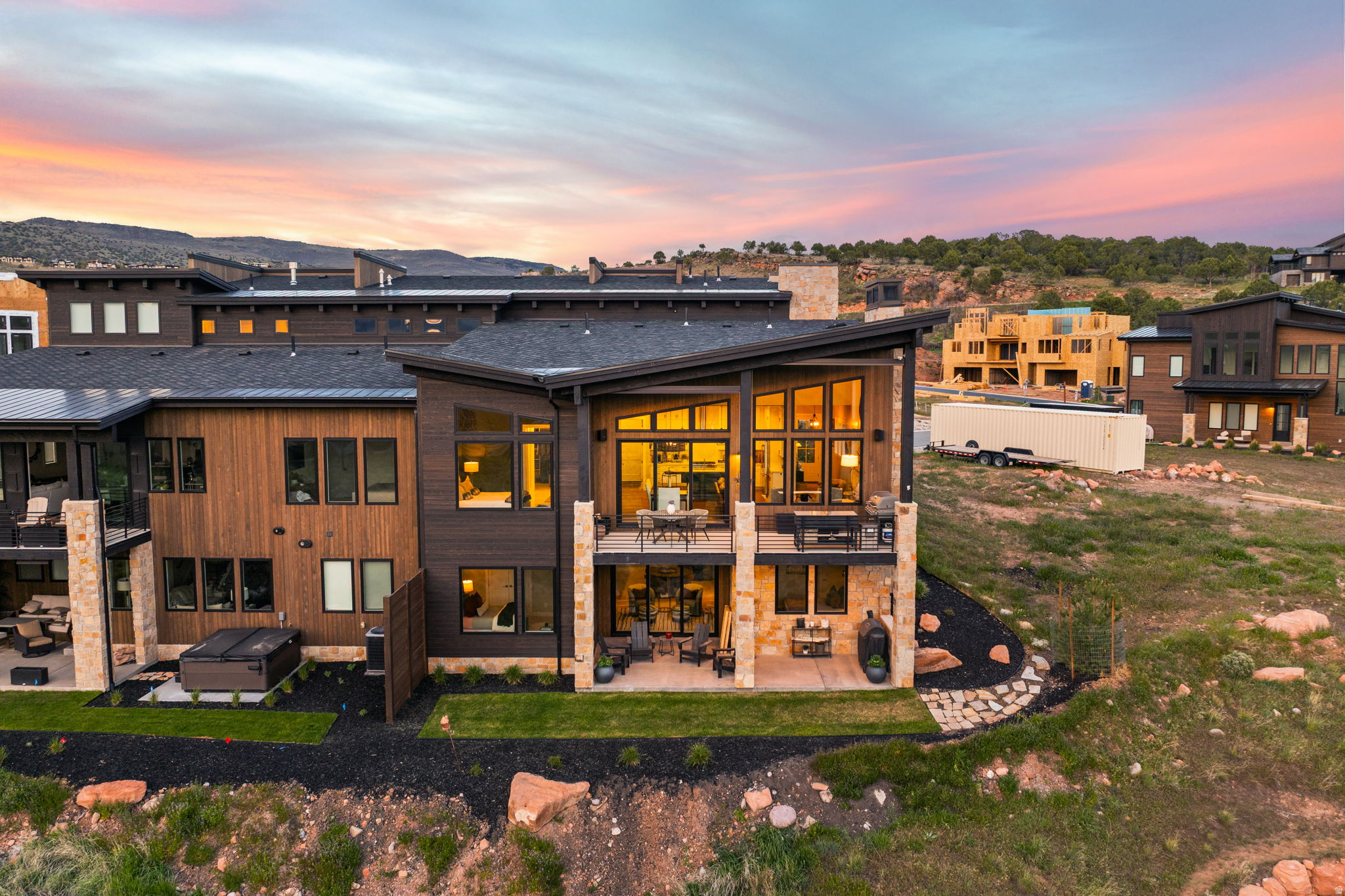 RED LEDGES - Residential