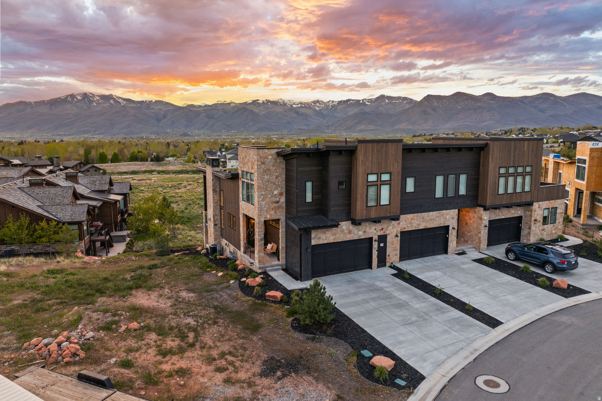 RED LEDGES - Residential