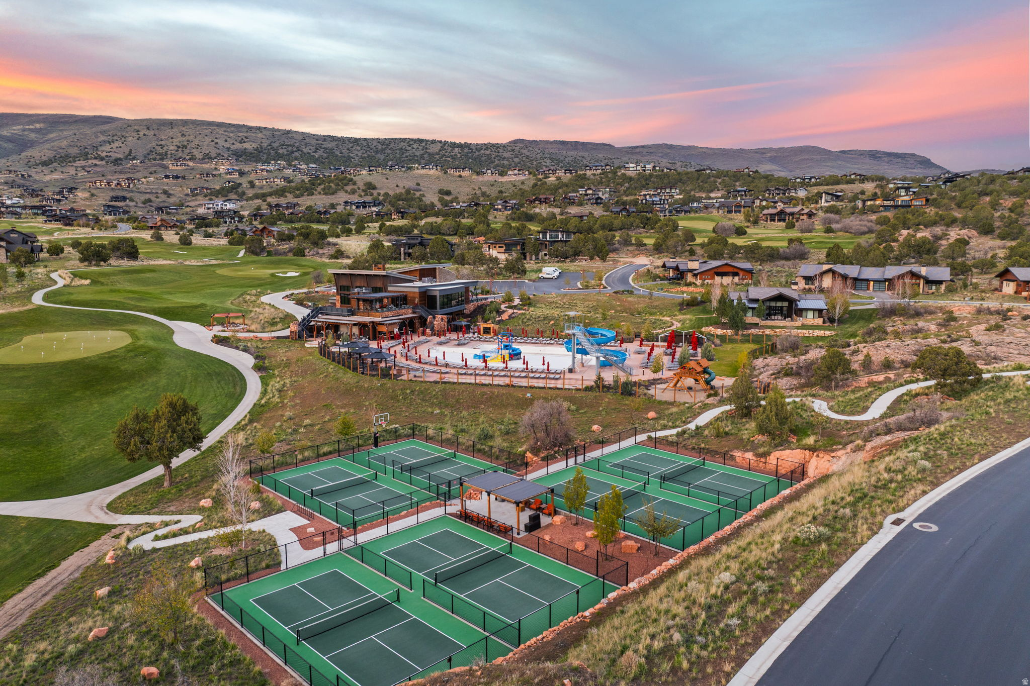 RED LEDGES - Residential