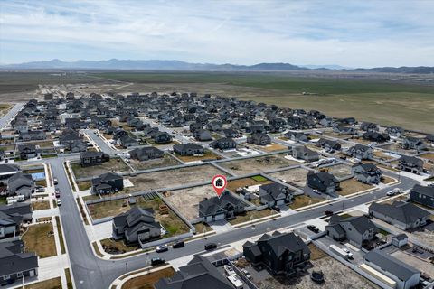 Tiny photo for 206 E MOUNT EMMONS DR #1438, Eagle Mountain, UT 84005 (MLS # 2149994)