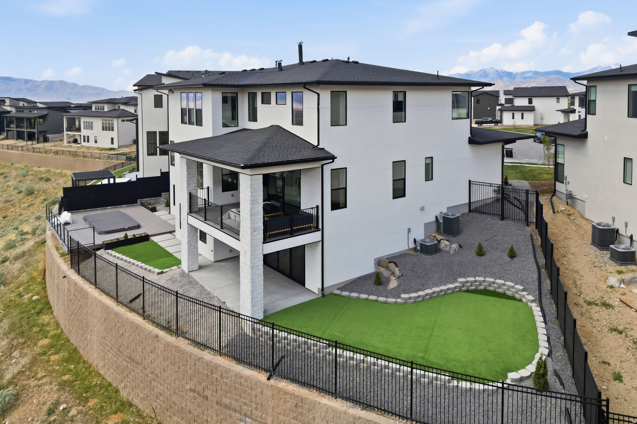 TRAVERSE MOUNTAIN - Residential