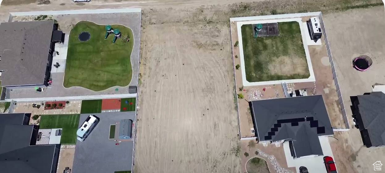 COUNTRY CORNER - Land