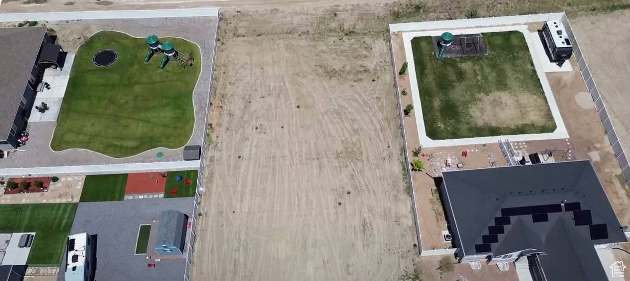 COUNTRY CORNER - Land