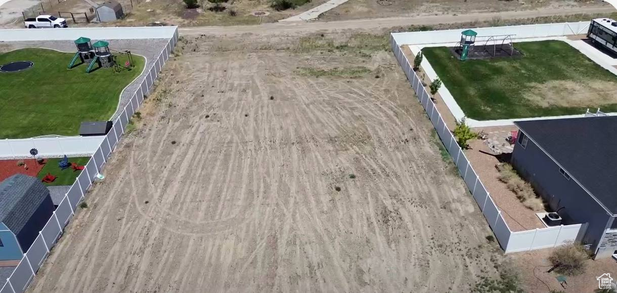 COUNTRY CORNER - Land