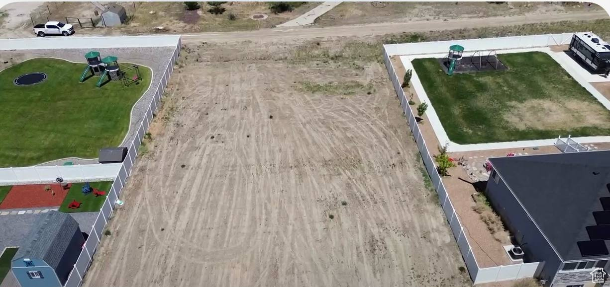 COUNTRY CORNER - Land