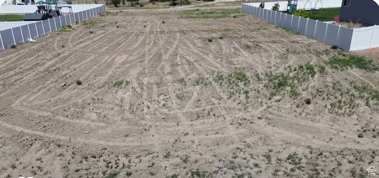 COUNTRY CORNER - Land