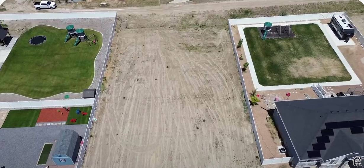 COUNTRY CORNER - Land