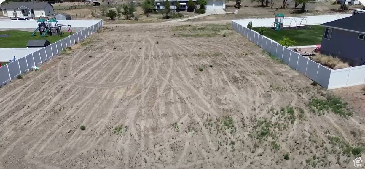 COUNTRY CORNER - Land