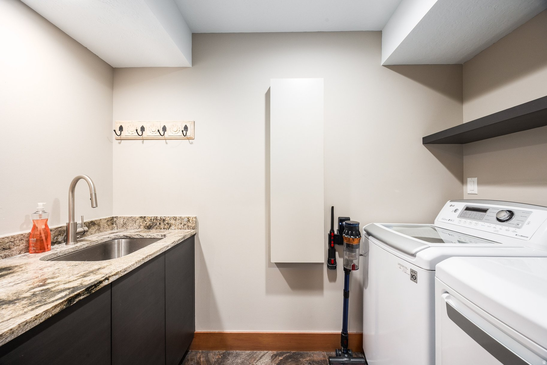 ECKER HILL - Residential