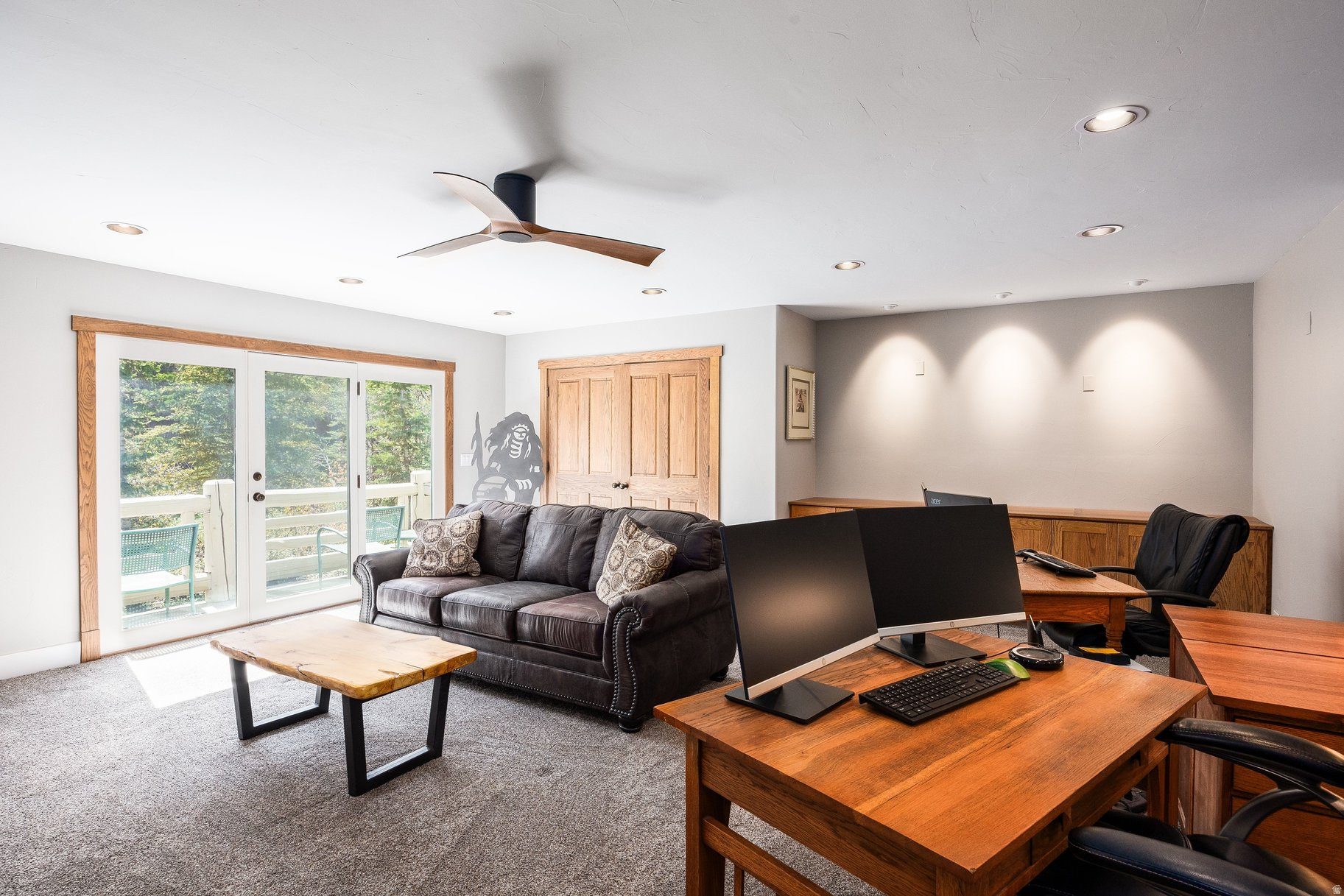 ECKER HILL - Residential