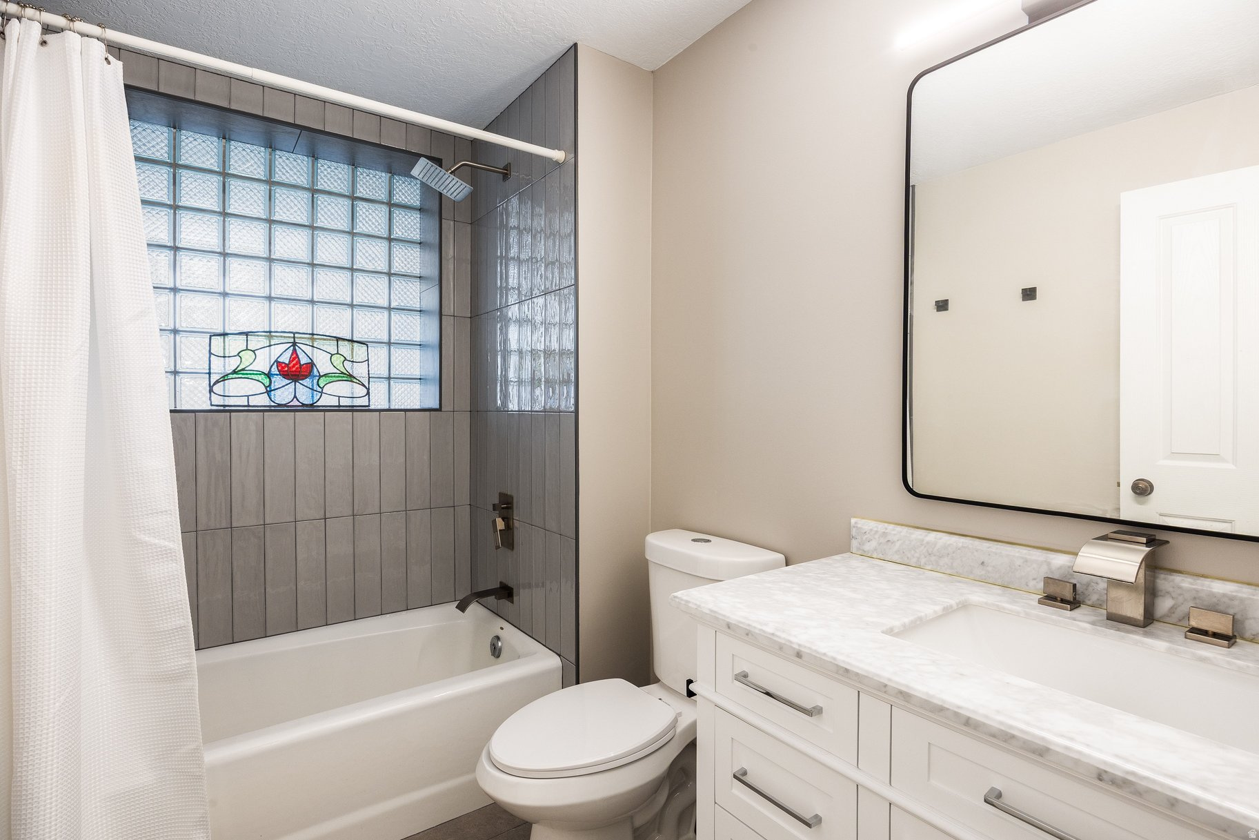 ECKER HILL - Residential