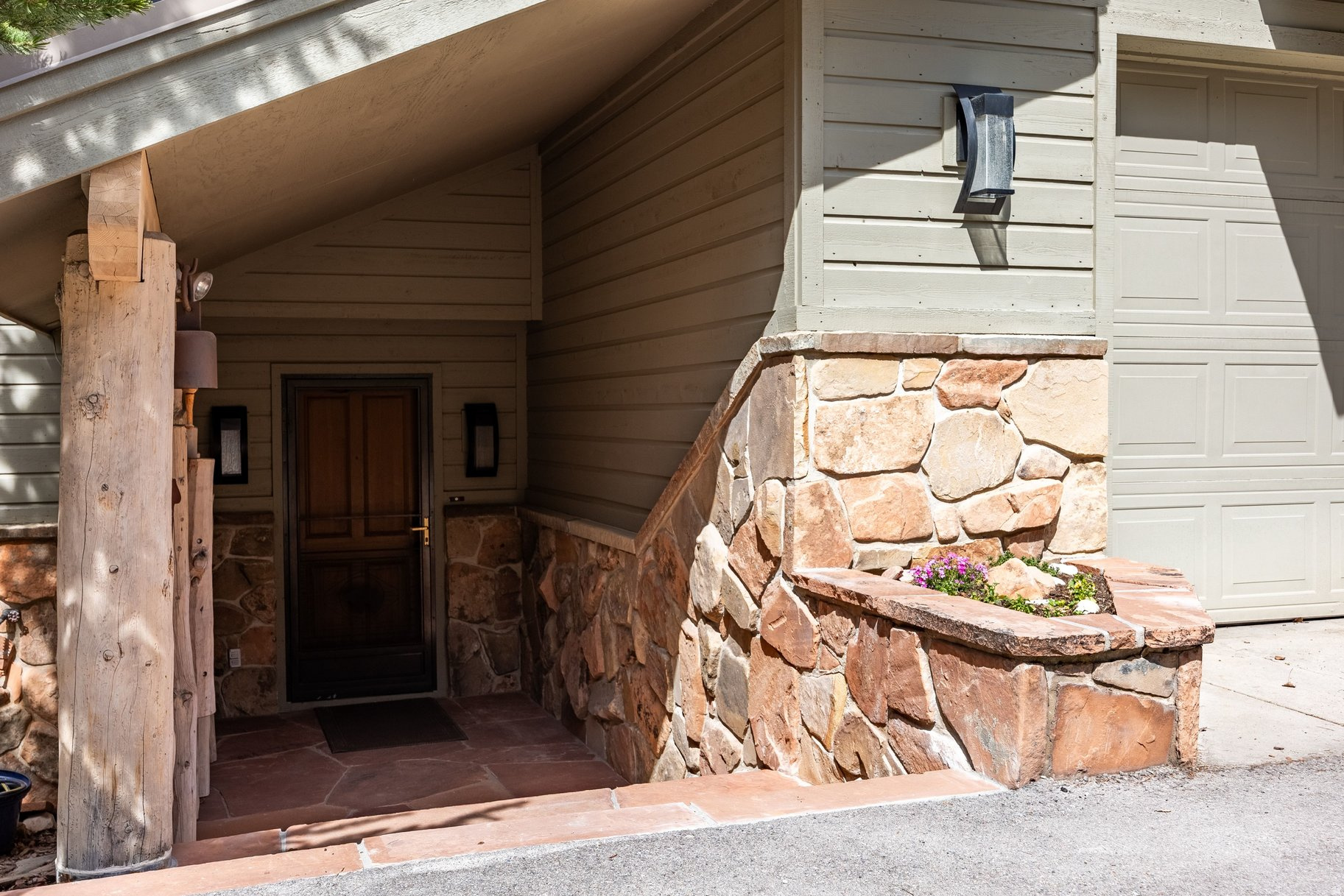 ECKER HILL - Residential