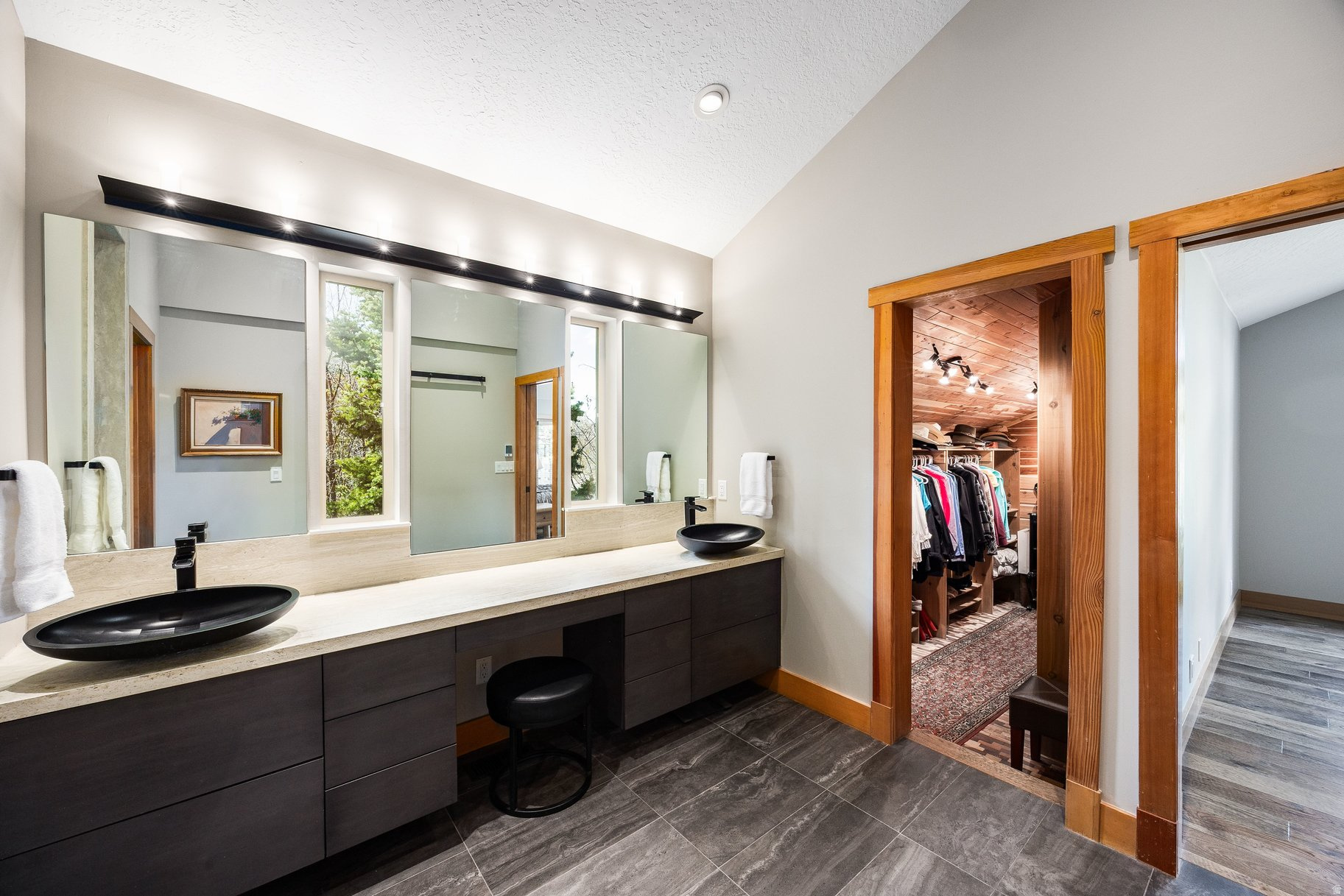 ECKER HILL - Residential