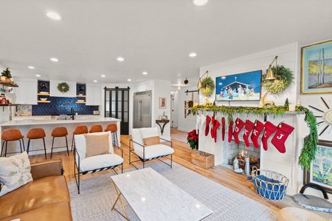 Tiny photo for 106 S 100 E, Farmington, UT 84025 (MLS # 2126006)